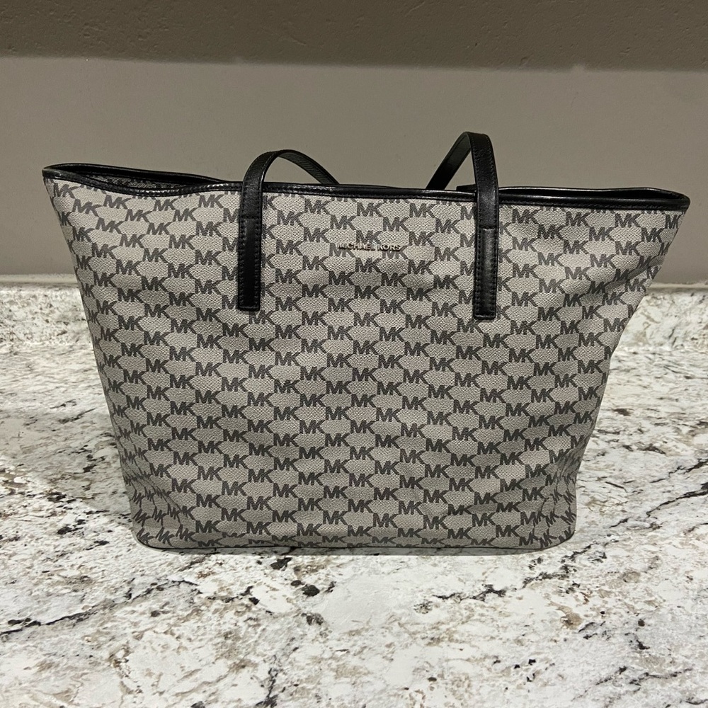 Michael kors tote